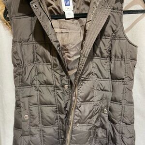 GAP Women's Quilted Vest - Dark Brown